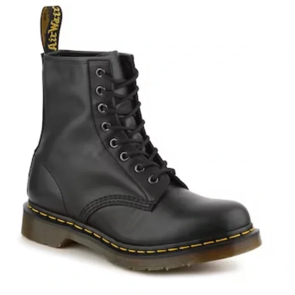 Dr. Martens Women’s Sz Women's 6 1460 8 Eye Leather Combat Boot $170 - Picture 1 of 14
